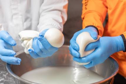 4月17日初開催・ディナーで職人がモッツァレラチーズ作り実演！宮城県産生乳100％使用チーズをアミューズに